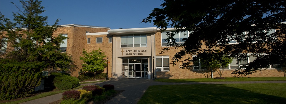 Trường Trung học Pope John XXIII High School - Mỹ